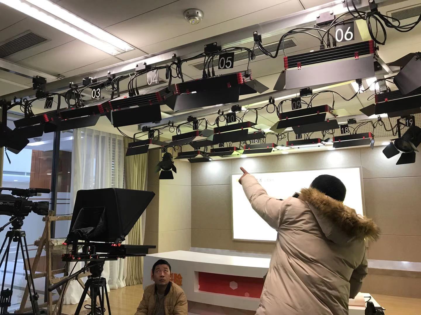 TYSTVideo LED740 160W LED Panel Soft Video Light Perfect for TV Station/Studio Videos