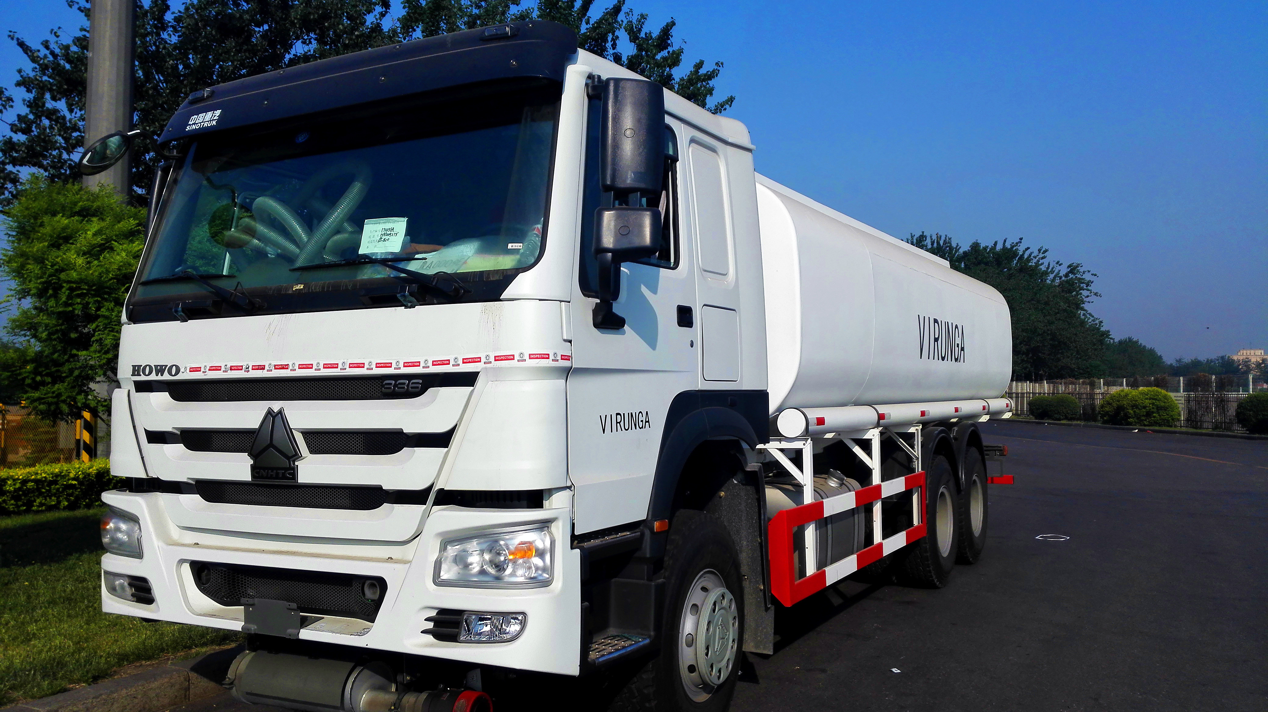 Sinotruk HOWO 10 wheeler Liquid Tanker Truck 6x4 , 20000L Fuel Delivery Tanker Truck