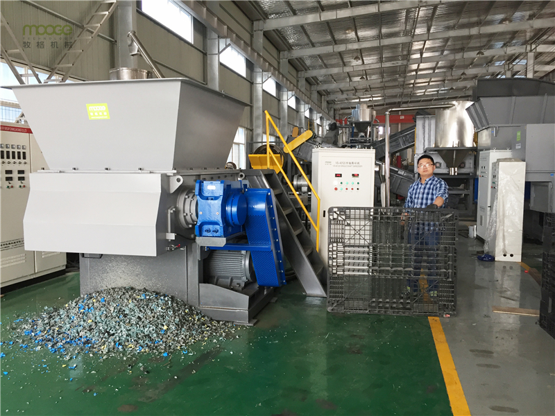 Single Shaft Waste Plastic Lumps Shredder Machine 200kg/H Granulator