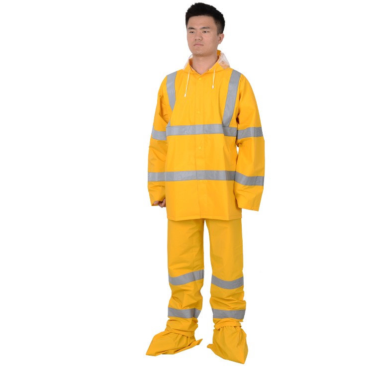 Upgrade Your Fishing Gear with R102 PVC/Polyester/PVC Hooded Rain Suit All-Season Wear