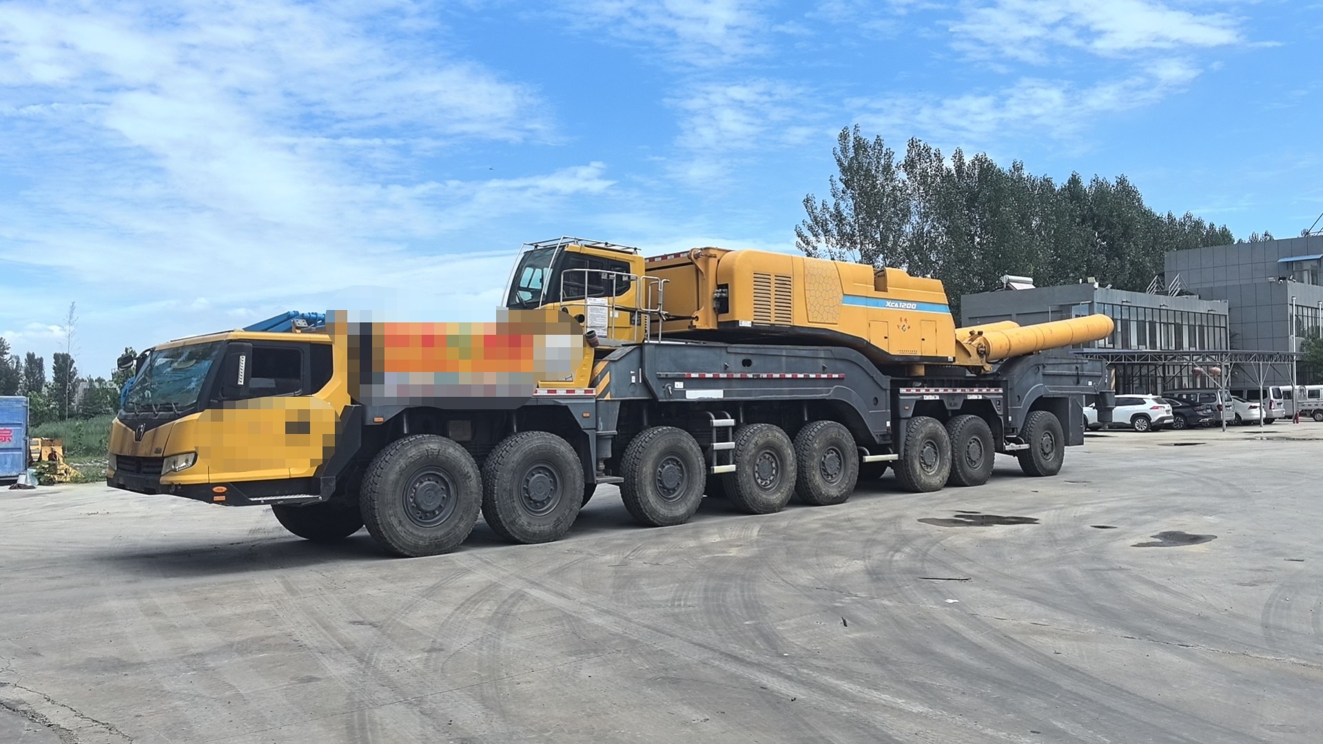 2018model XCA1200-1 all terrain crane Engine: Benz OM502LA+Benz OM460LA Transmission: ZF Axle Brand: German KESSLER Total Counterweight: 170 Tons Main