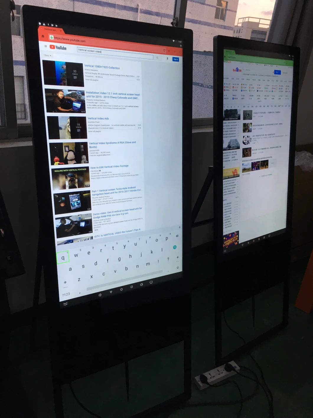 32&quot; Mobile Digital Menu Board for Restaurant Shopping Mall Android Signage LCD Rechargeable Power Supply