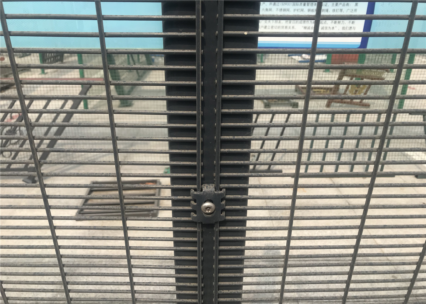 358 wire fence panels 1800mm height x 2515mm width mesh 2"x0.5" 12.7 x 76.2mm mesh aperture with reinforced 3 v folds