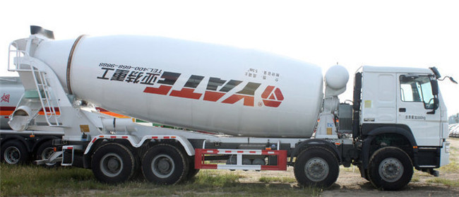 SINOTRUK HOWO 6x4 8m3 Concrete Mixer Truck With Pump Self - Loading