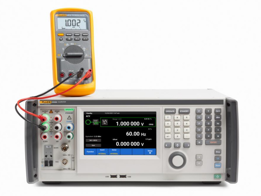 Industrial Fluke 5560A Multi Product Calibrator Benchtop 6.5 Digit Multimeters