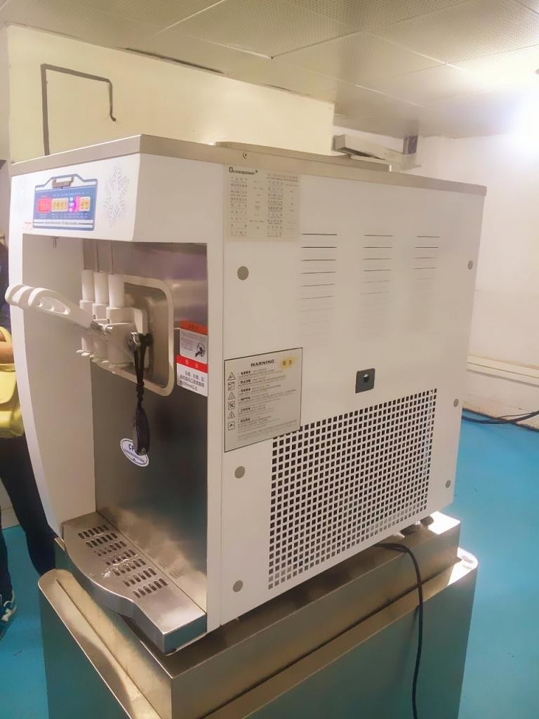 3 flavors 200cones28L/H Oceanpower cheap ice cream machine Danfoss compressor
