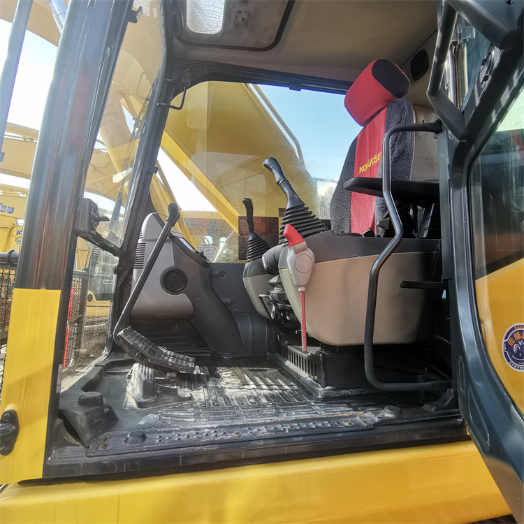 Original Hydraulic Cylinder 24 Ton Komatsu PC240-8 Excavator for Earth-Moving in Japan