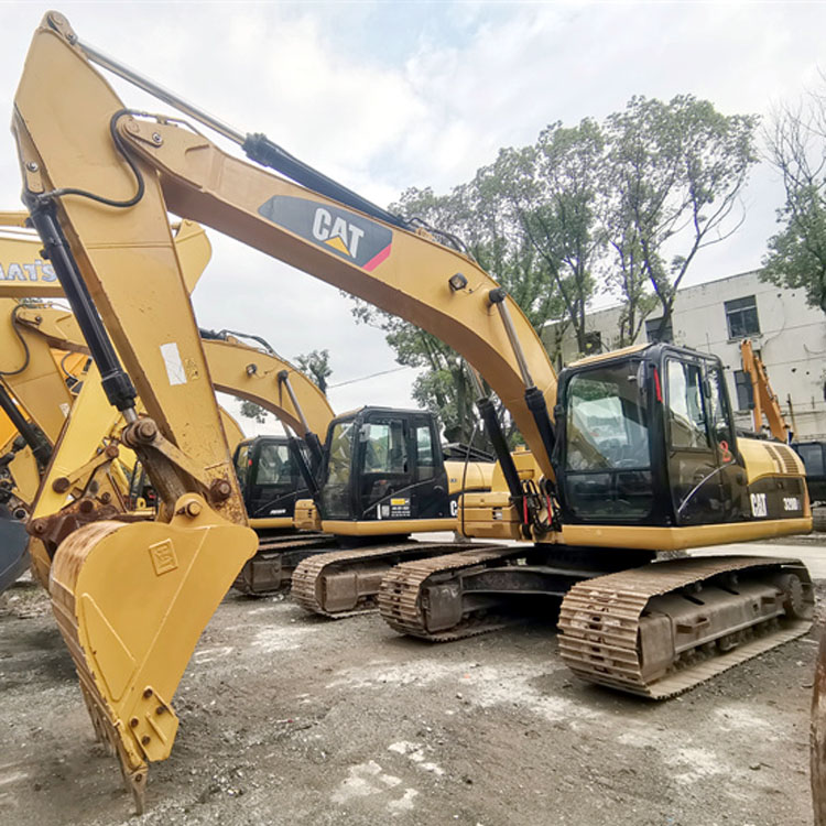 20 Ton Cat 320D2 Excavator with Original Hydraulic Cylinder and 2668 Working Hours