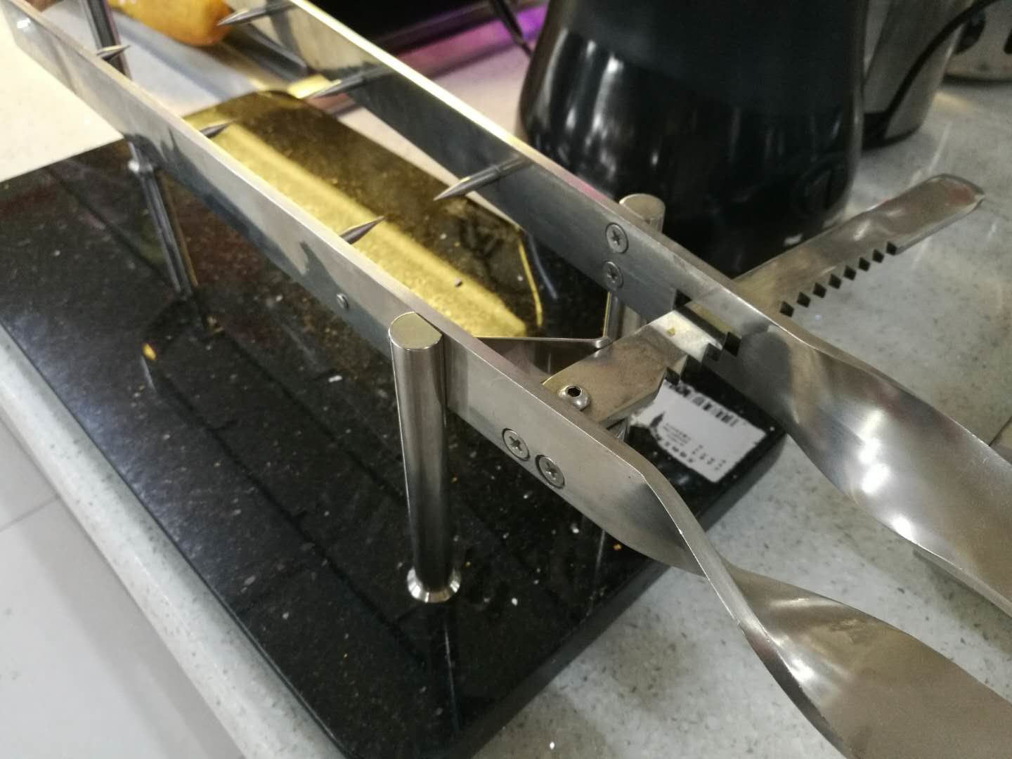 Restaurant Commercial Buffet Equipment Marble Stone Base Stainless Steel Ham Holder , Meat or Bread Carving Stations