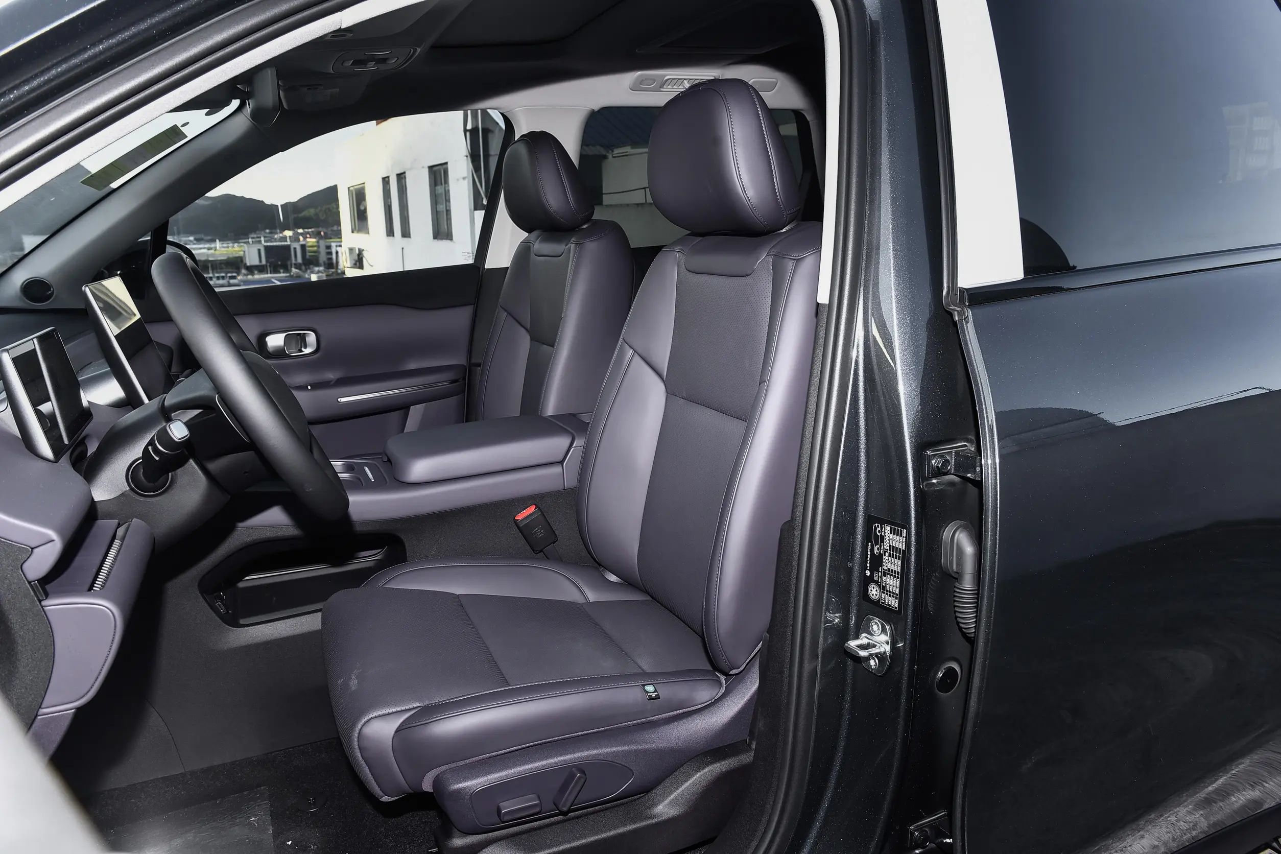 Leap Motor C16 Hybrid 5 Door 6 Seat SUV 170kmh 200 Electric Cars with Comprehensive Range of 1095km and Max Torque of 320Nm