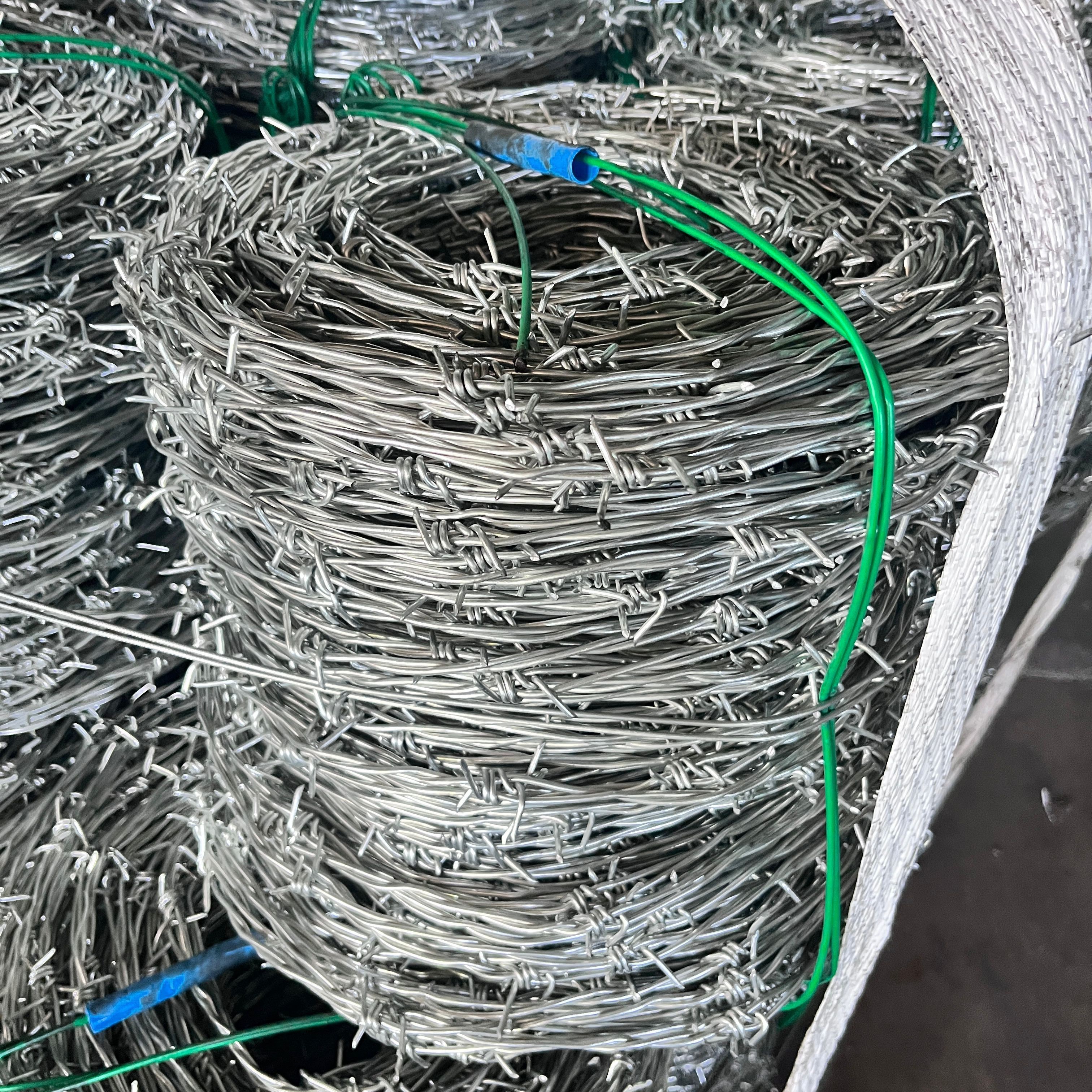 High-Quality Galvanized Barbed Wire Security Fence 500 Meters Barbed Wire Prices