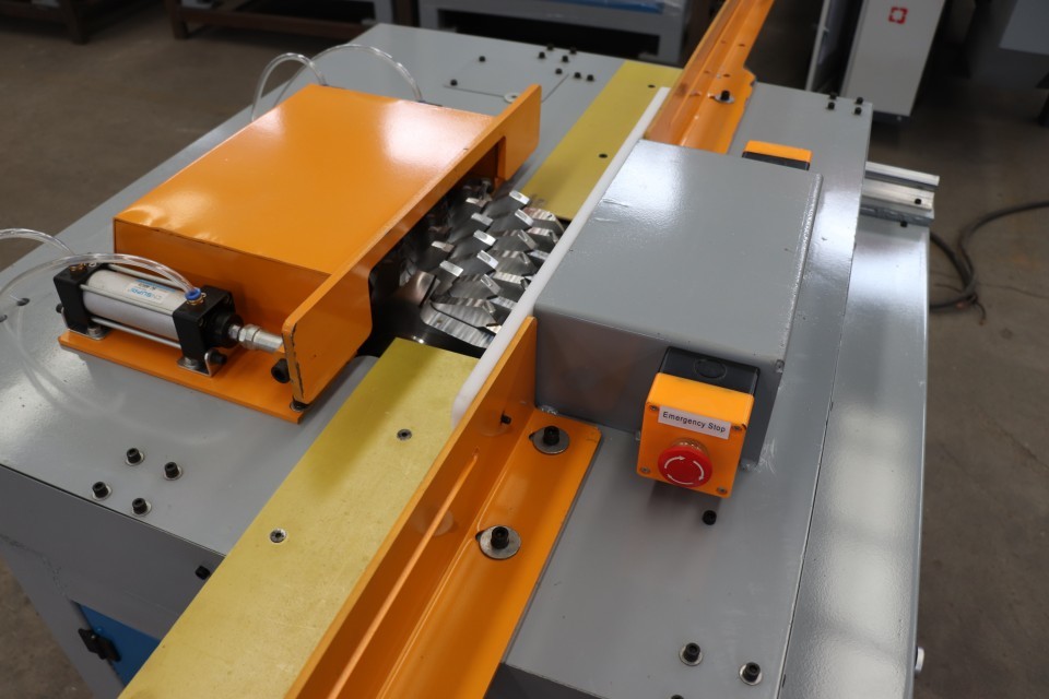 Pneumatic Semi Automatic Pallet Nailing Machine With Palletizer