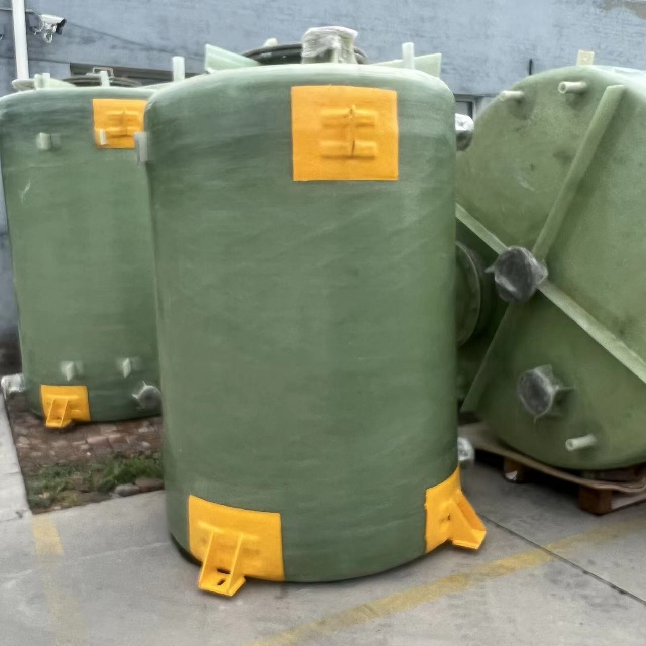 1600mm Grp Cylindrical Water Tank 4CBM Vertical Storage Tank