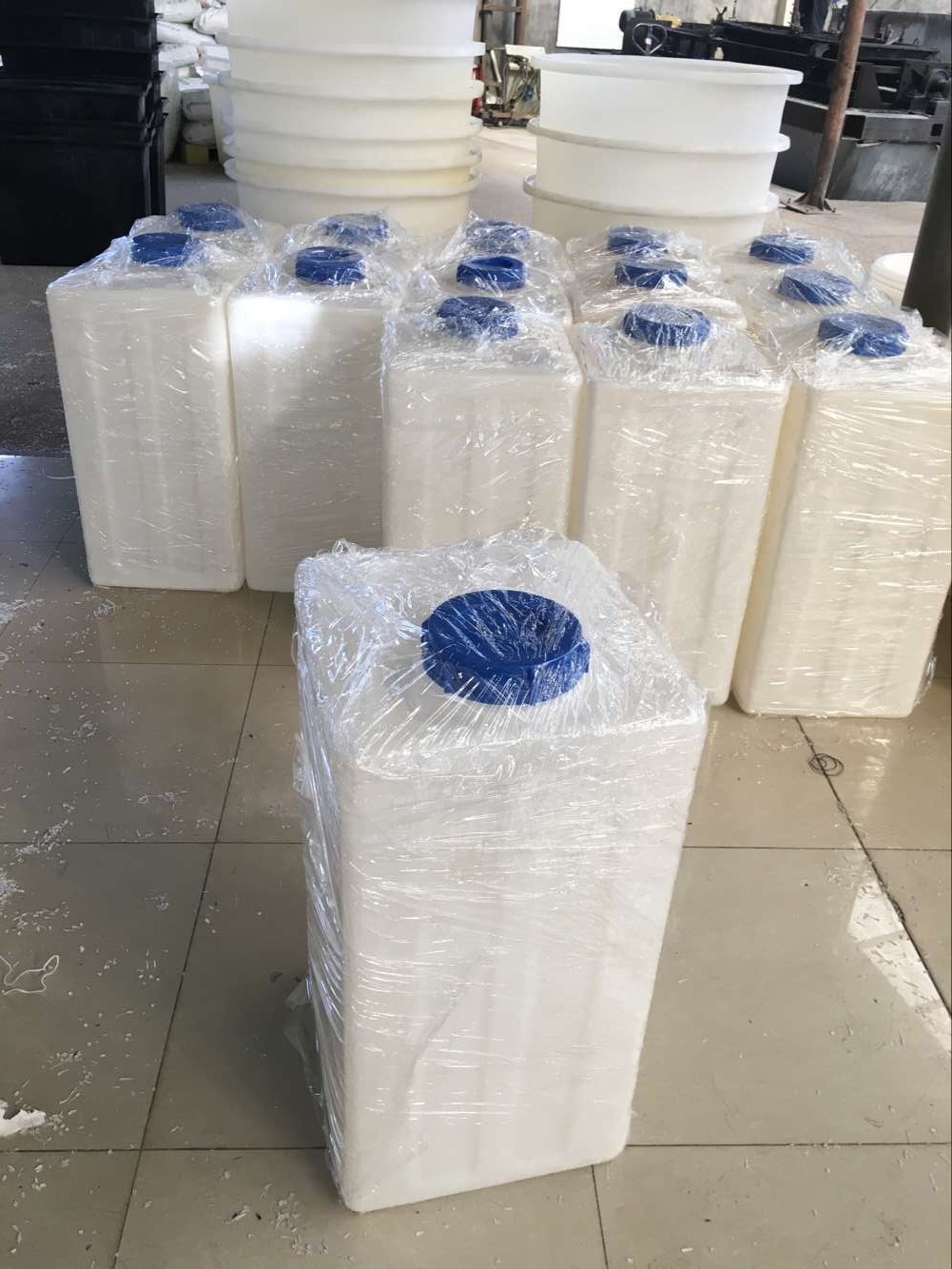 Rotomolding Portable Square Utility Plastic Loaf Tank For Car Or Machine , 120L