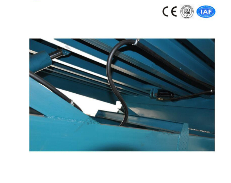 Loading Dock Ramp for Warehouse Loading and Unloading Cargos with Adjustable Height