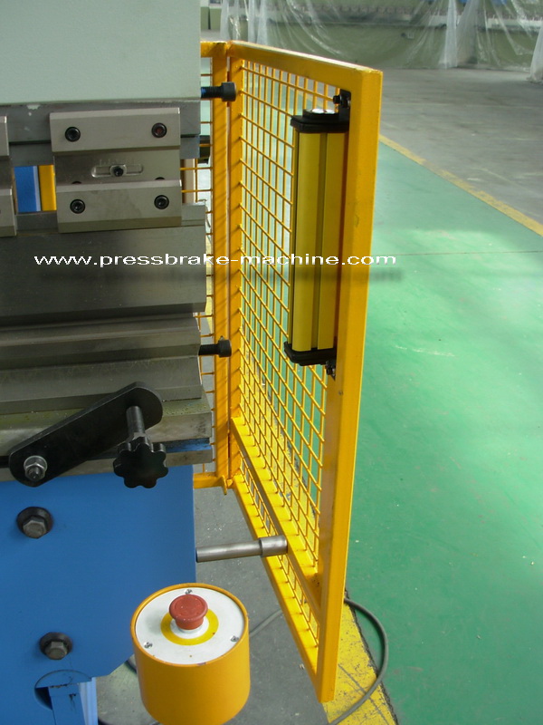 Press Brake Dies WC67K Hydraulic Sheet Metal Press Brake Bending 2 Axes Control