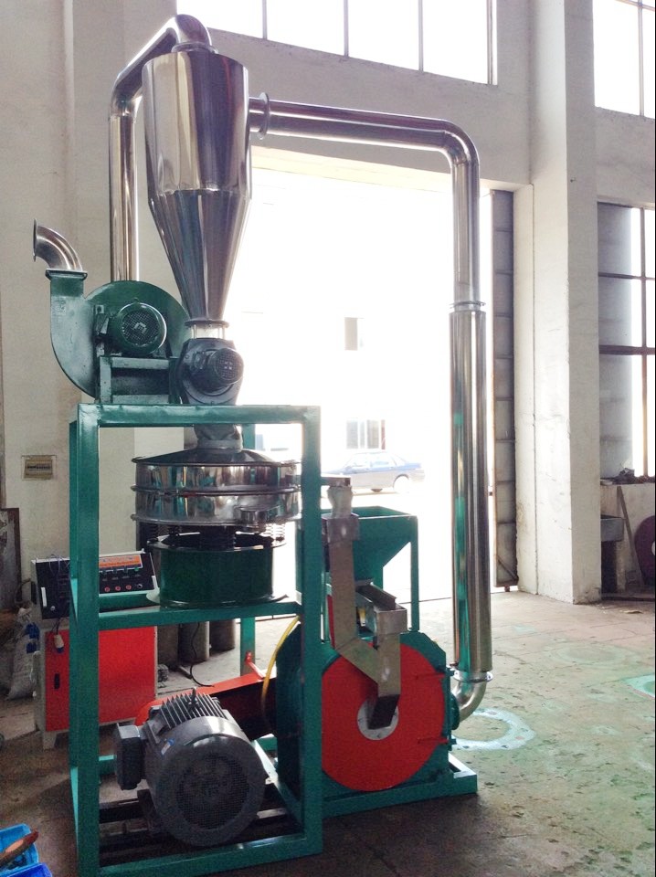 80 Mesh PVC Pulverizer Machine Fully Sealed Dust Collecting 37kw Voltage Protection