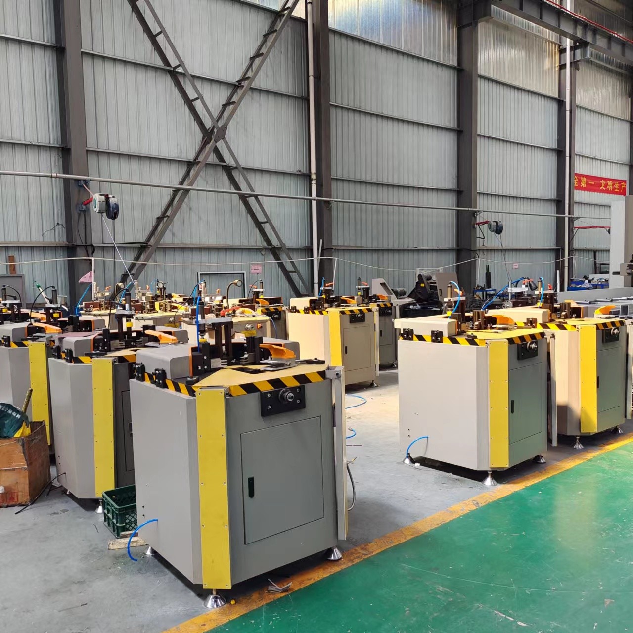 90 Degree Corner Cutting Saw Automatic Sawing Aluminum Notching Saw