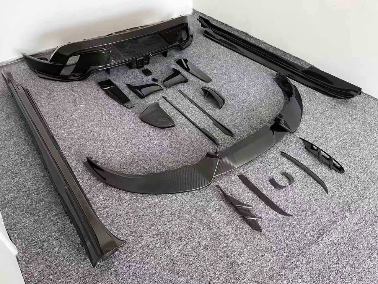 Auto Parts for Porsche Taycan Carbon Fiber Body Kit Taycan Upgrades MSY Style Front Shovel Diffuser Spoiler Body Kit
