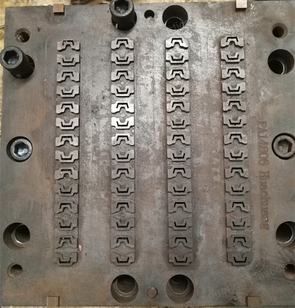 PA66 Heat Insulation Strip Plastic Moulding Dies Extrusion Tools
