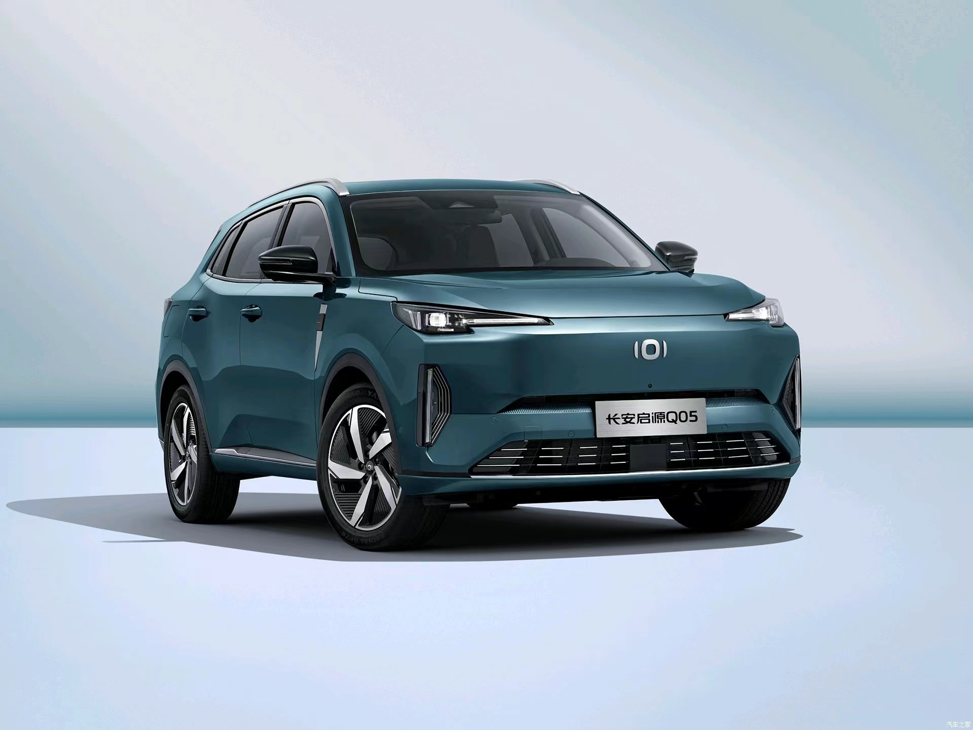 Plug-in Hybrid Electric Car Changan Qiyuan Q05 60 Pro 1.5L Fast Charging Compact Energy Vehicle Length * width * height