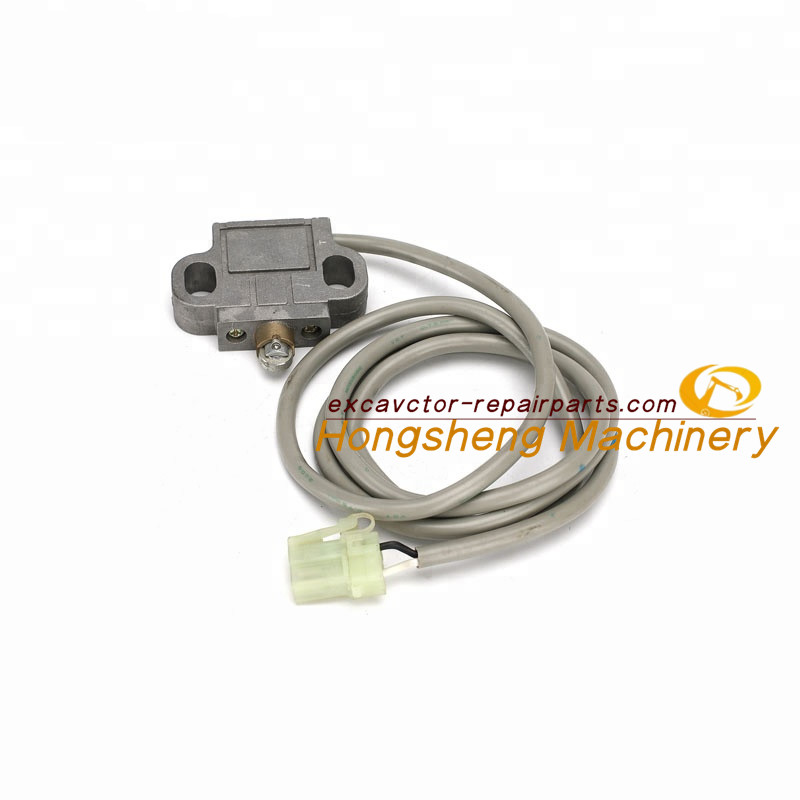 Travel Excavator Pressure Switch Sensor 203-06-5621 D4C-9093 PC200-5 PC200-6