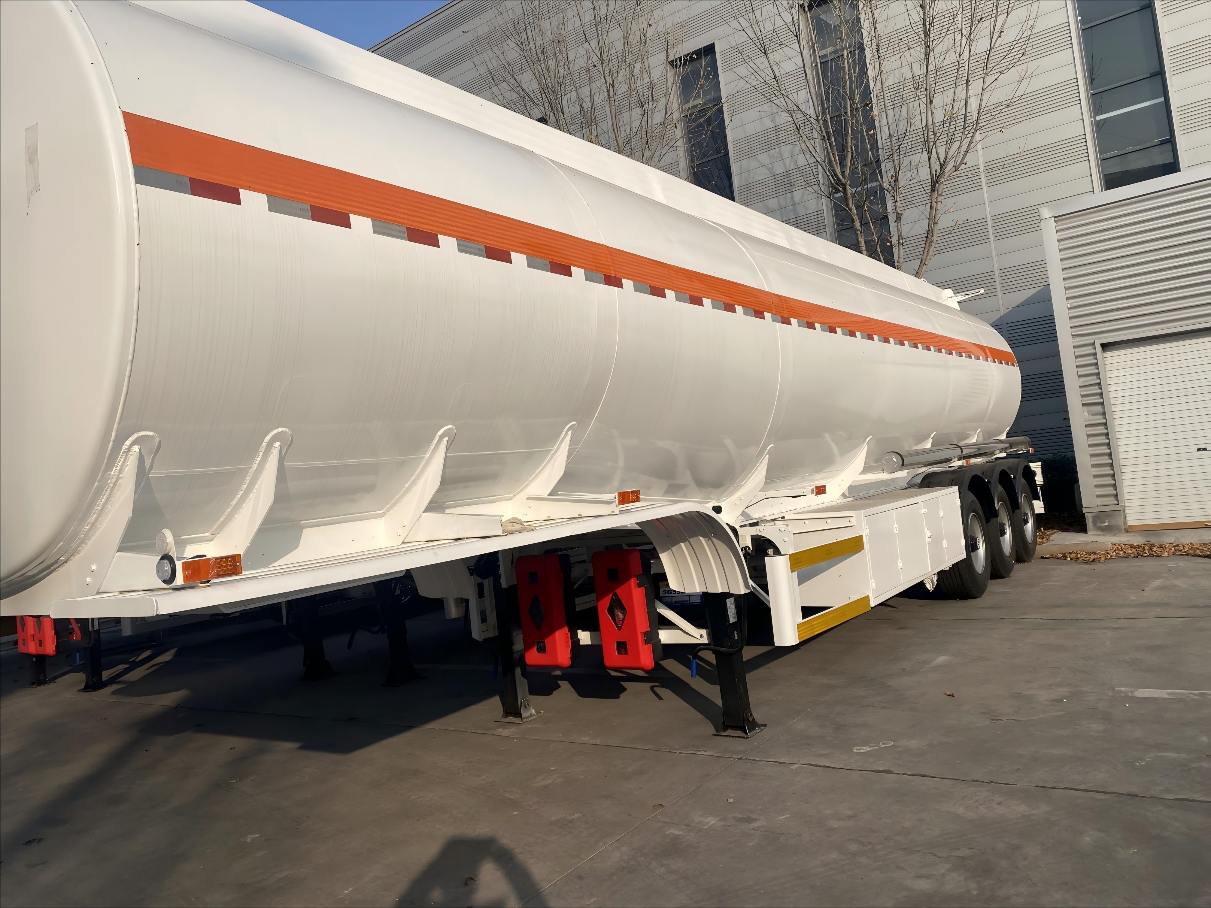CIMC water, milk, diesel, gasoline, edible oil, petroleum liquid transport Fuel tank truck