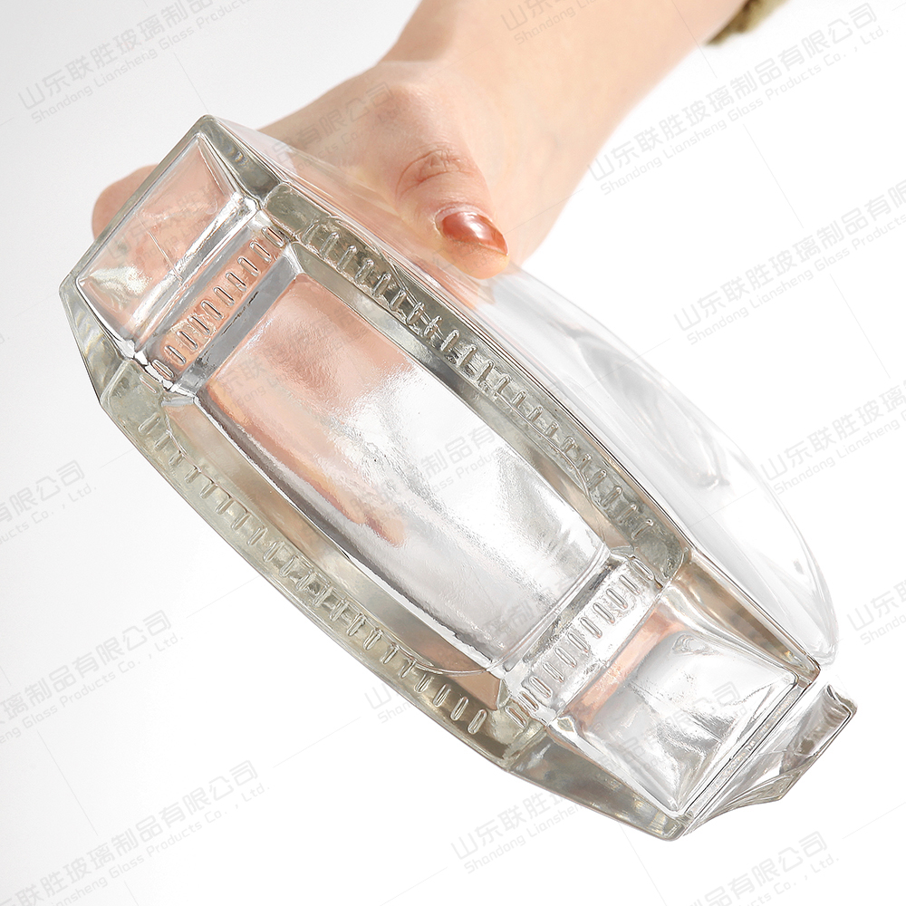 Custom Size Accepted Glass Bottles for Vodka XO Whisky Brandy Shape in 350ml 550ml 750ml