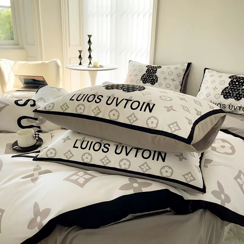 White Bear Bed Sheet Bedding Set for Hotel Baby Home Made of 100% Polyester Fabric