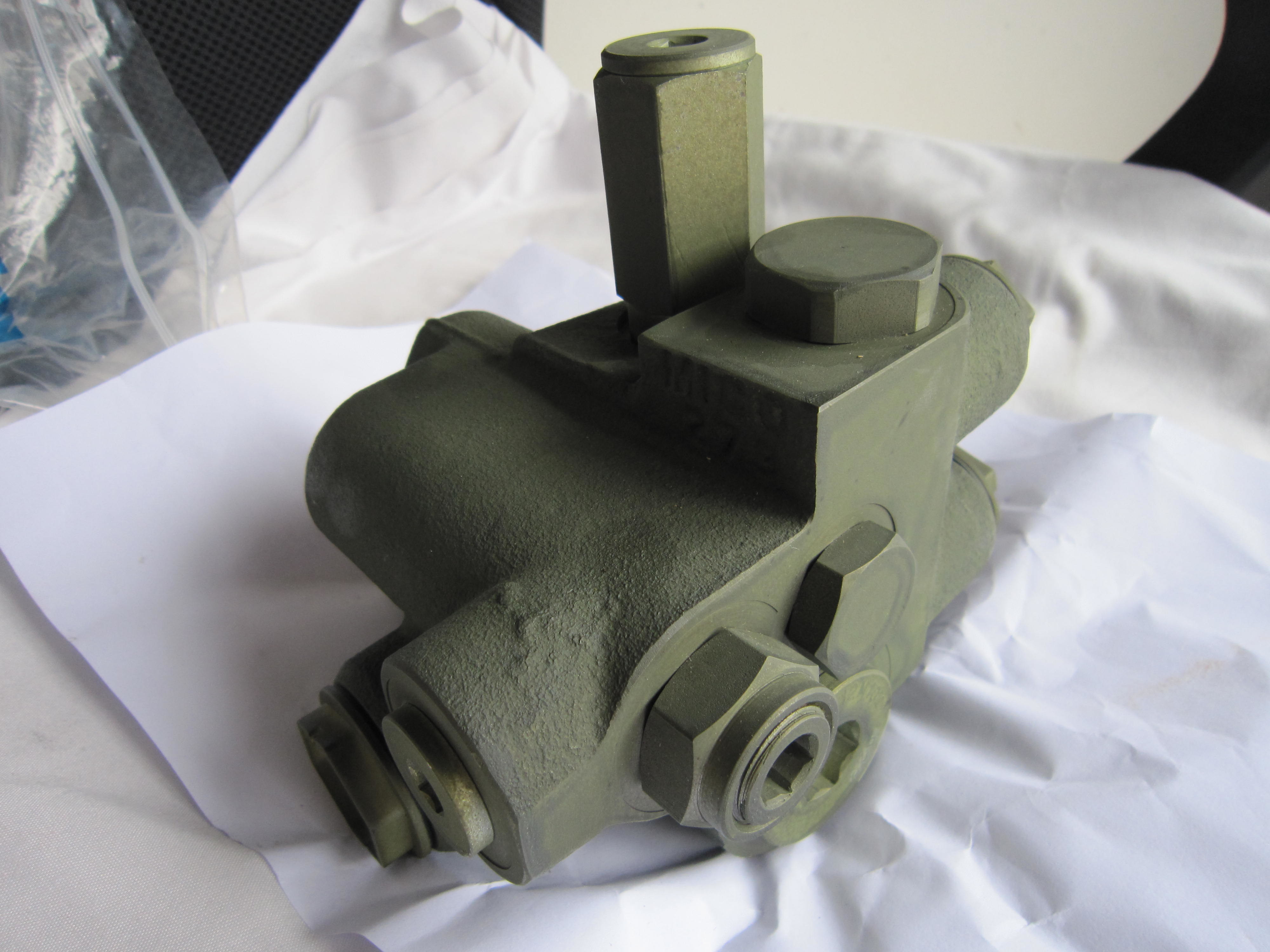 13C0218 Charge Valve Liugong CLG835II CLG856 CLG856II CLG862 CLG877 CLG888 Wheel Loader Hydraulic Control Valve
