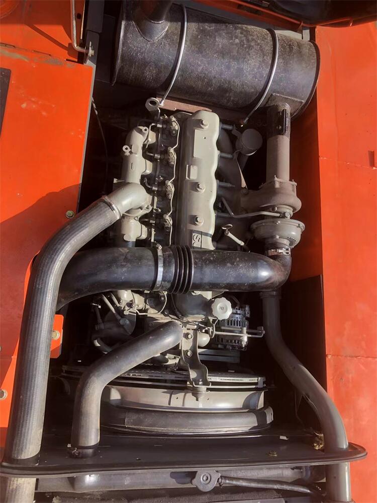 Made In Japan Used Hitachi ZX200-3 Excavator In Shanghai With Original Hydraulic Valve