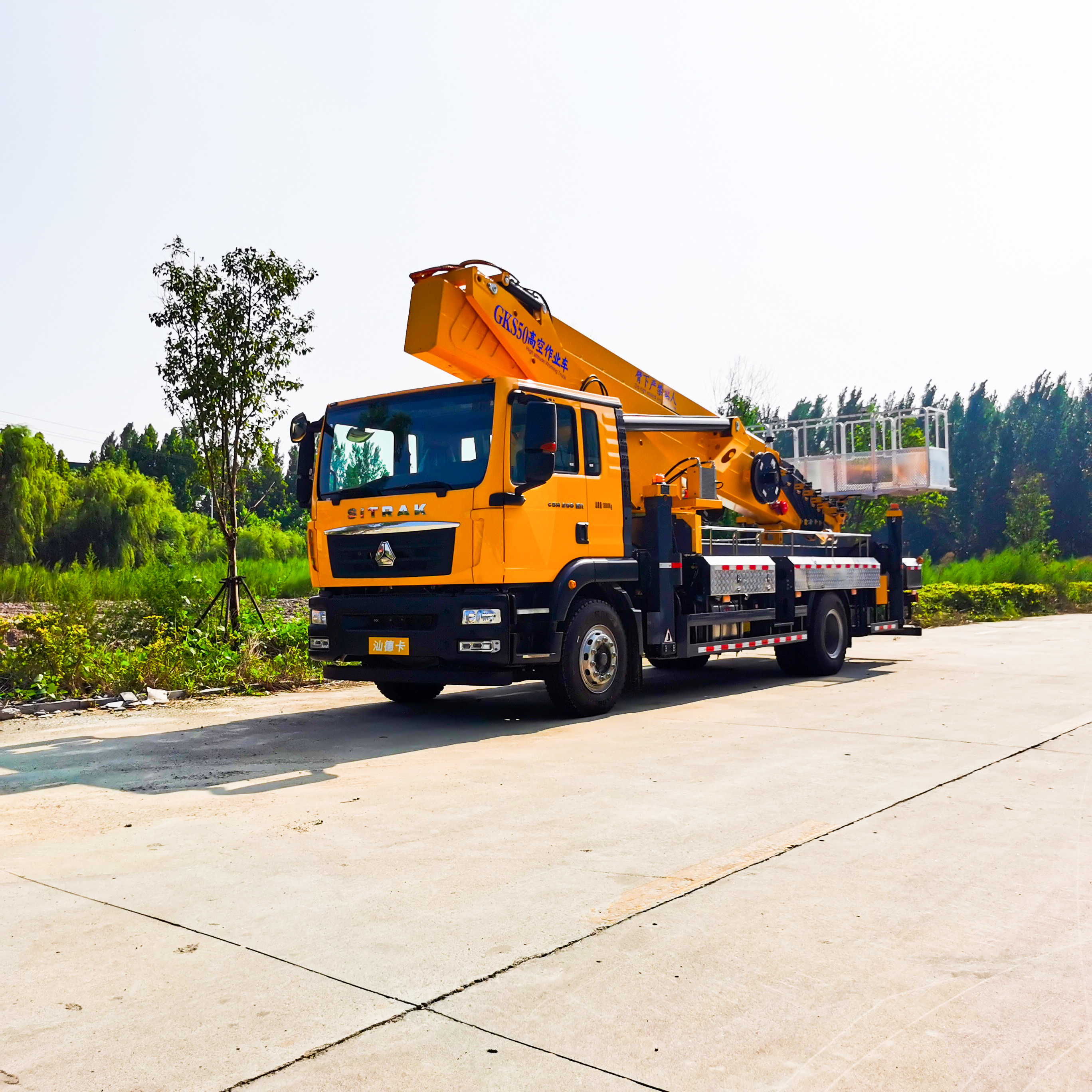 SINOTRUK new 50m Aerial Working Platform Truck high-altitude working lift truck for sale