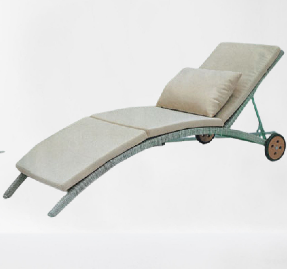 Foshan PE rattan durable pool chair sun lounger synthetic resort beach chairs hotel outdoor chaise lounge---6028