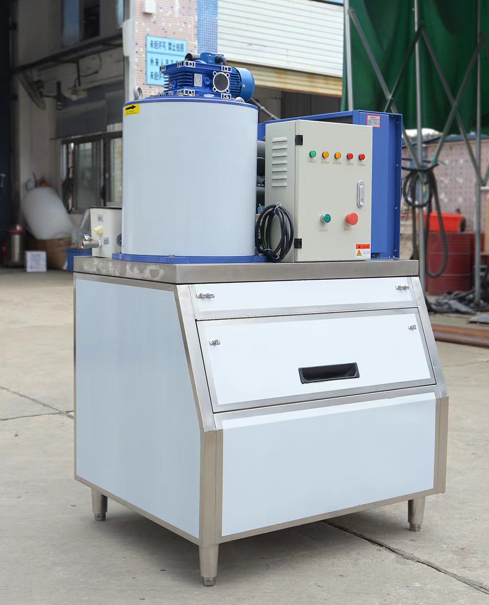 Refrigerating Capacity 12.3 KW 2000kg 2 Ton Flake Ice Machine for Business Sale Commercial Industrial Ice Making Machine