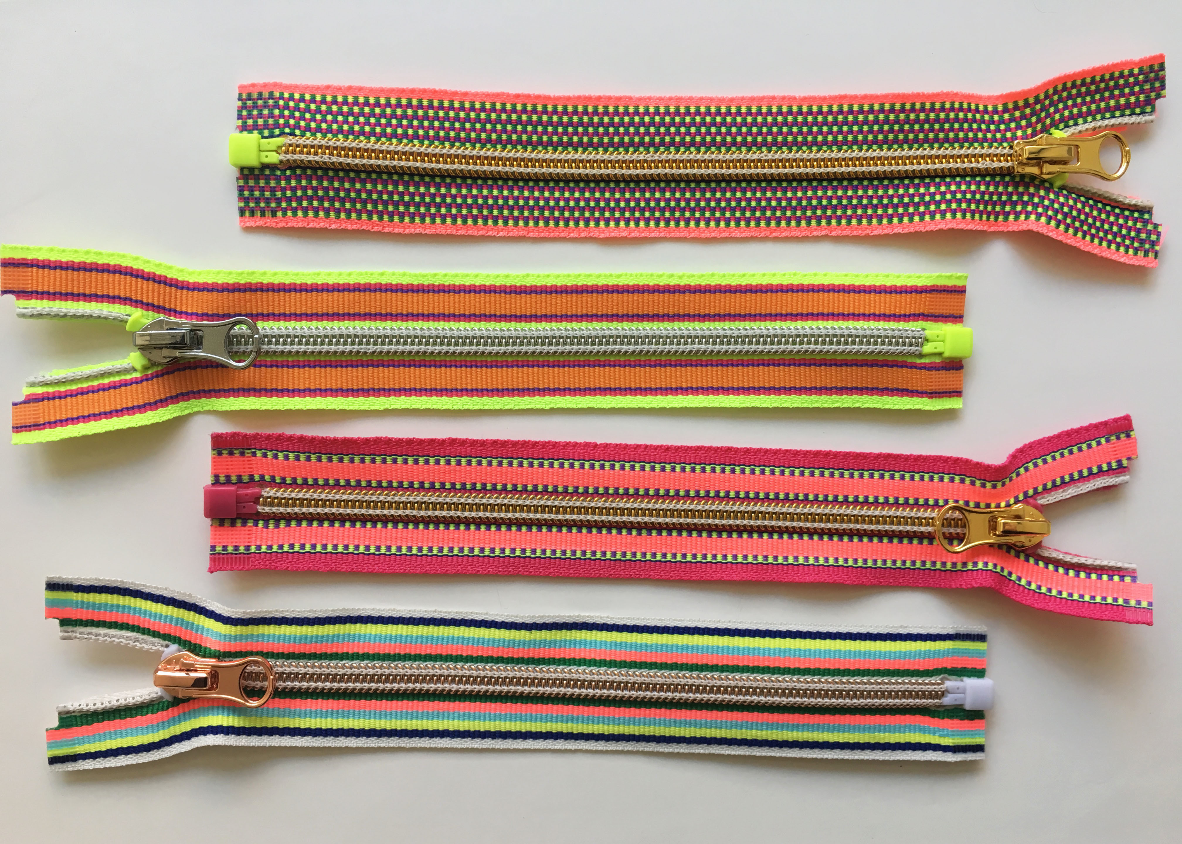 European style fashion backpack colorful coil nylon zippers with auto - lock slider plated coated