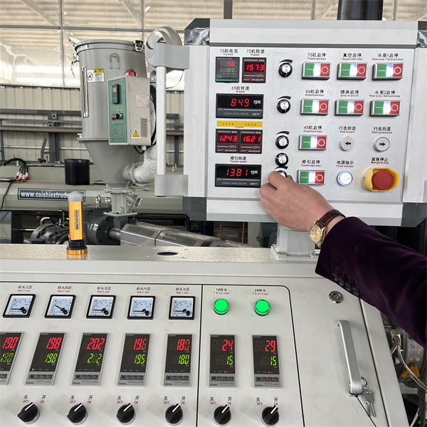 HDPE Plastic Pipe Making Machine , Agricultural Irrigation Pipe Gas Tube Production Line
