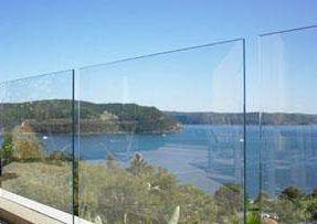 Quality Curve / Flat Laminated Safety Glass Minimum Size 250 Mm-350 Mm Solid Structure for sale