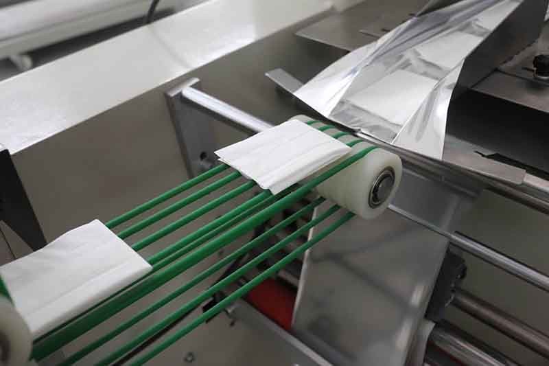 3.8KW Wipes Packaging Machine Individual Alcohol Wipe Packing Line