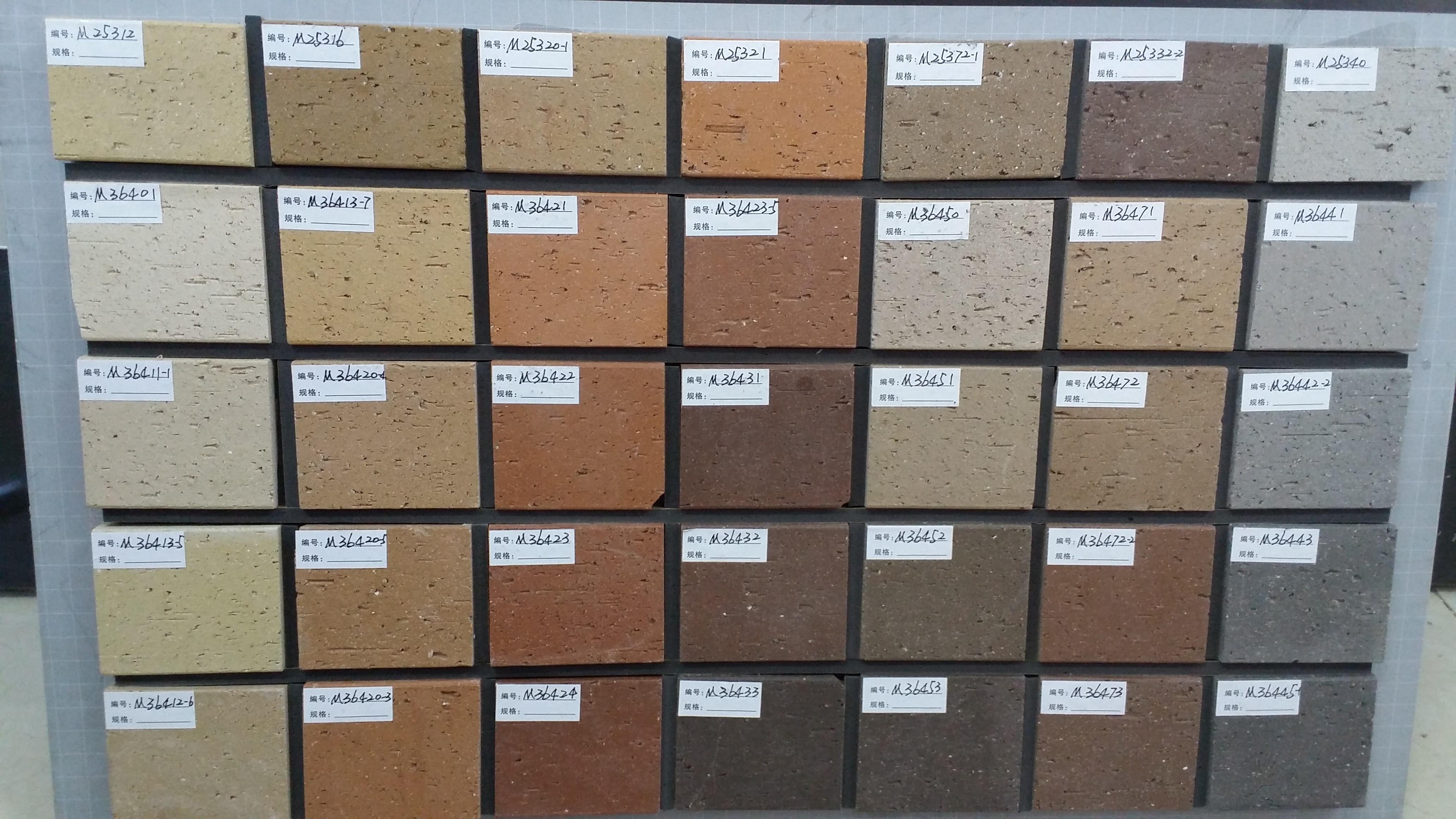 Solid Porosity Clay Common House Bricks For Building Wall , Antique Fashion Type Black Color