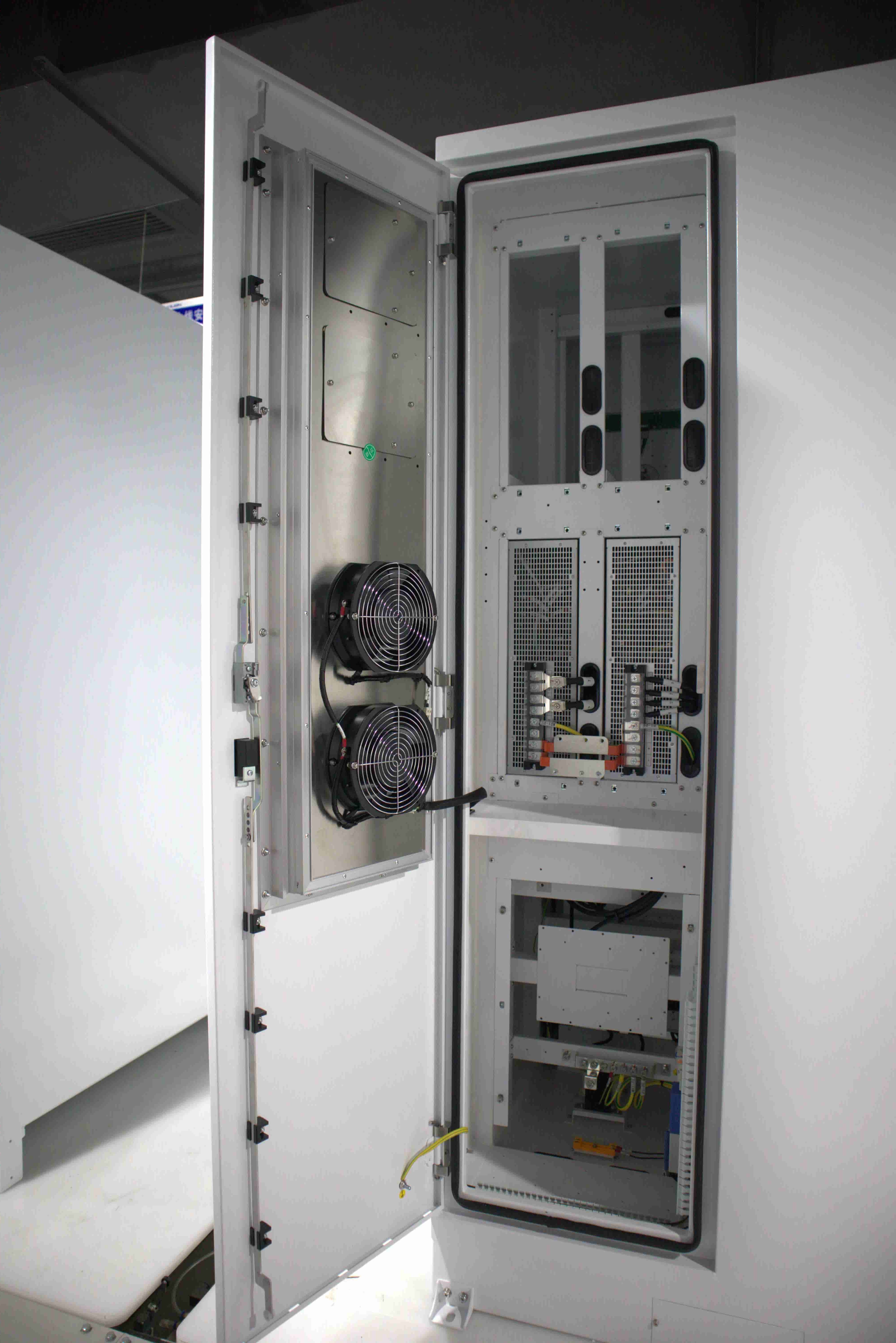 Indoor / Outdoor Industrial Battery Energy Storage System AC 400V RS485 Ethernet