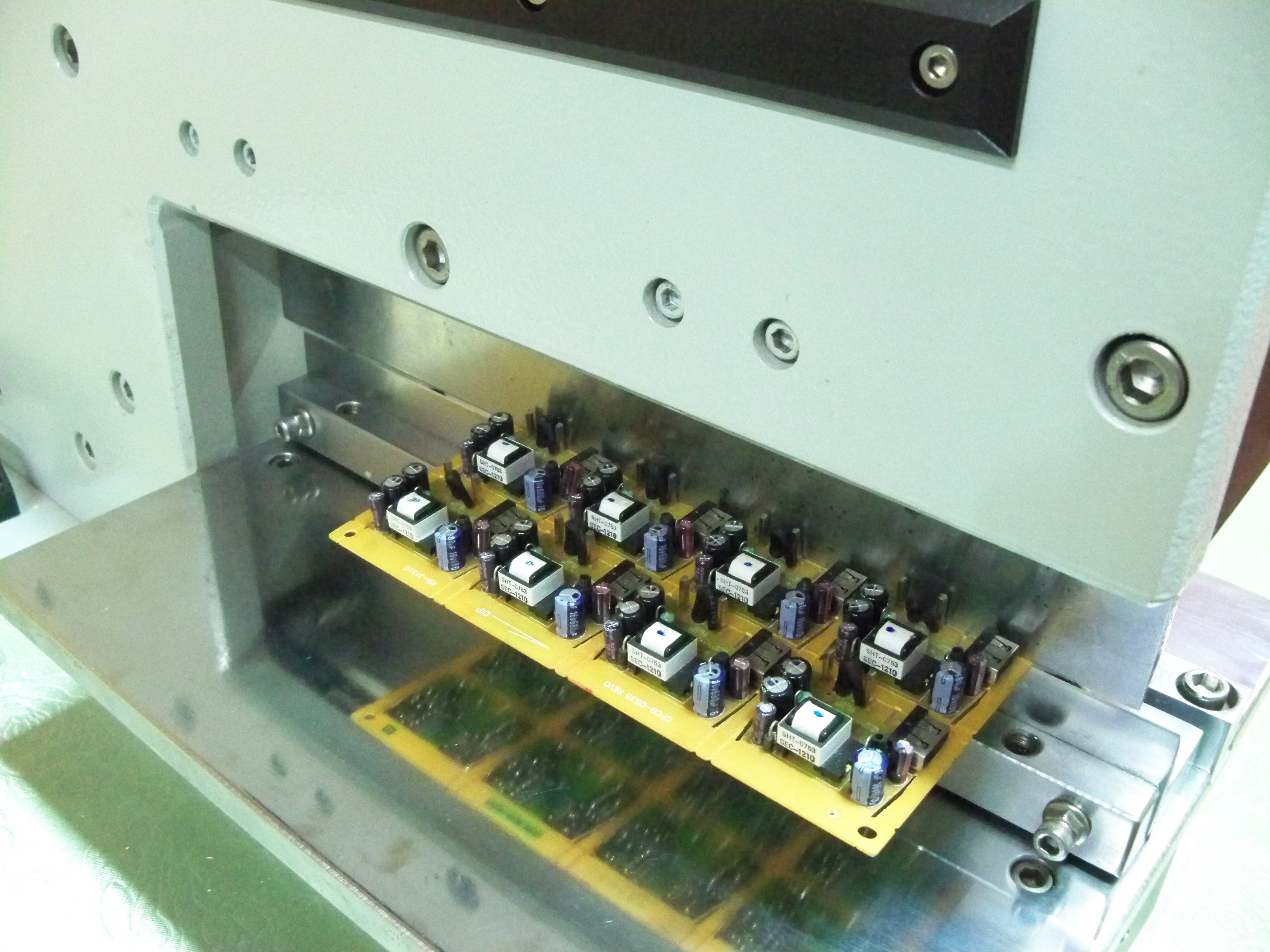 Pneumatic PCB Cutting Machine with CE Approval PCB Depaneling PCB Separator
