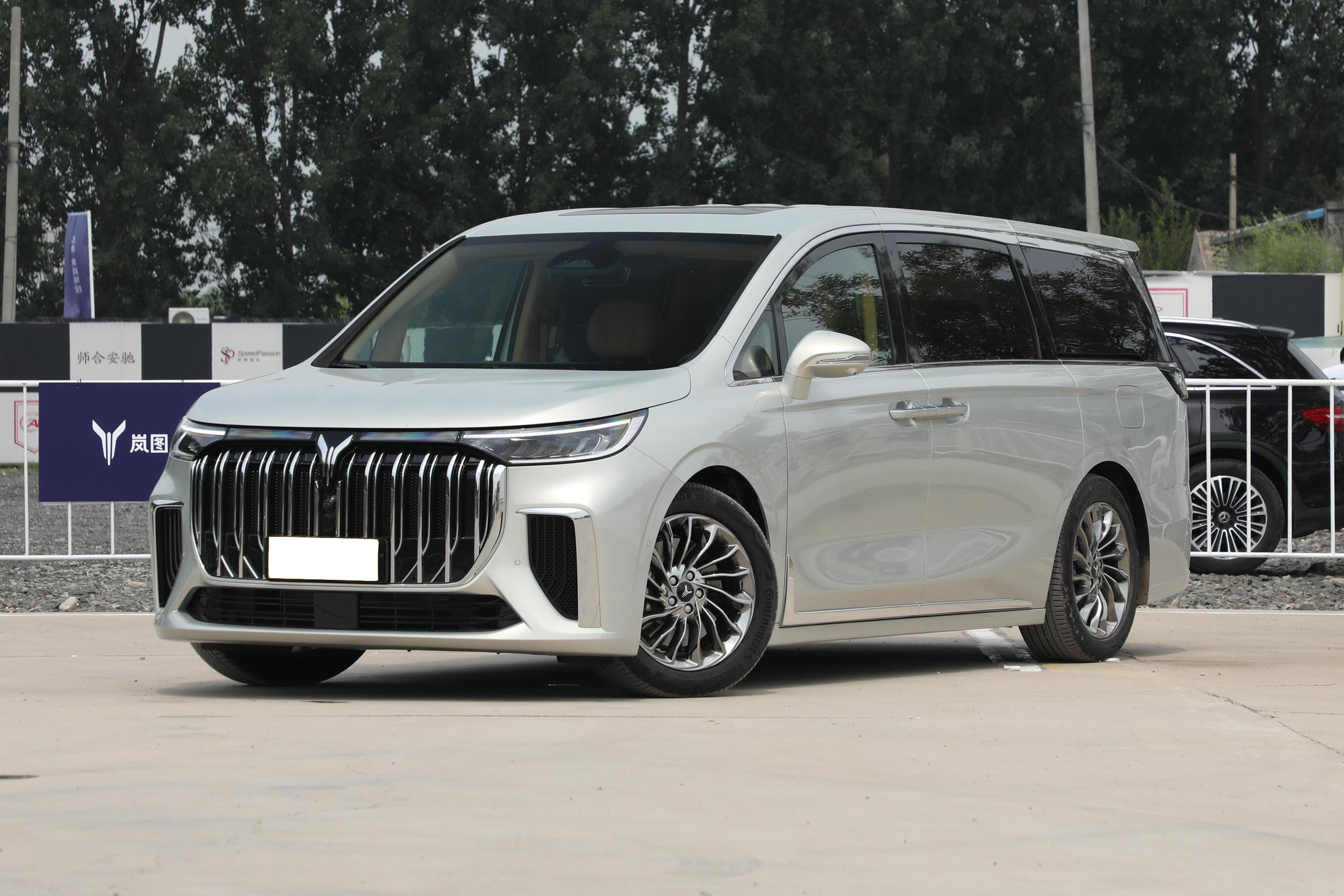 2024 Dongfeng Voyah High Speed Ridever Multi-function Steering Wheel and 605km Range for 's Electric Vehicle Market