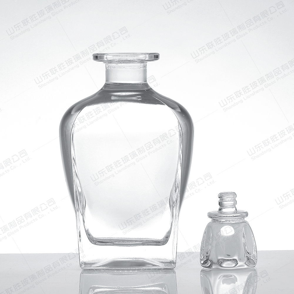 Square Whiskey Glass Bottle Empty Liquor Bottles Bottle Color Customied 700ml Vodka with Cap