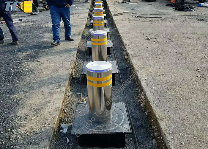 Hydraulic Main Gate Entrance Exit Bollards 360mm AC220V Electrostatic Spraying 3.5s Speed
