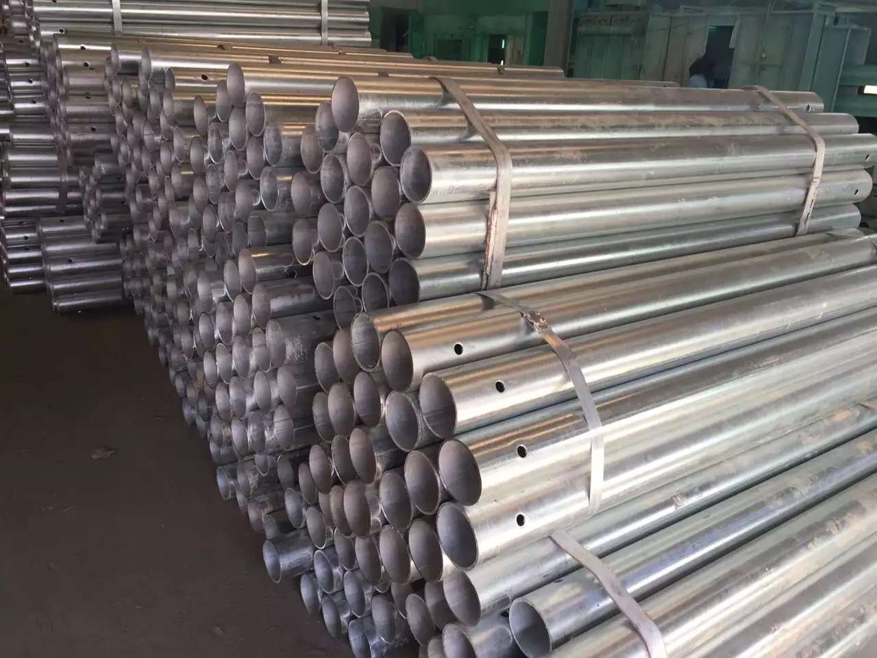 Straight Barrier Galvanized Steel Round Post for Traffic Security and Protection