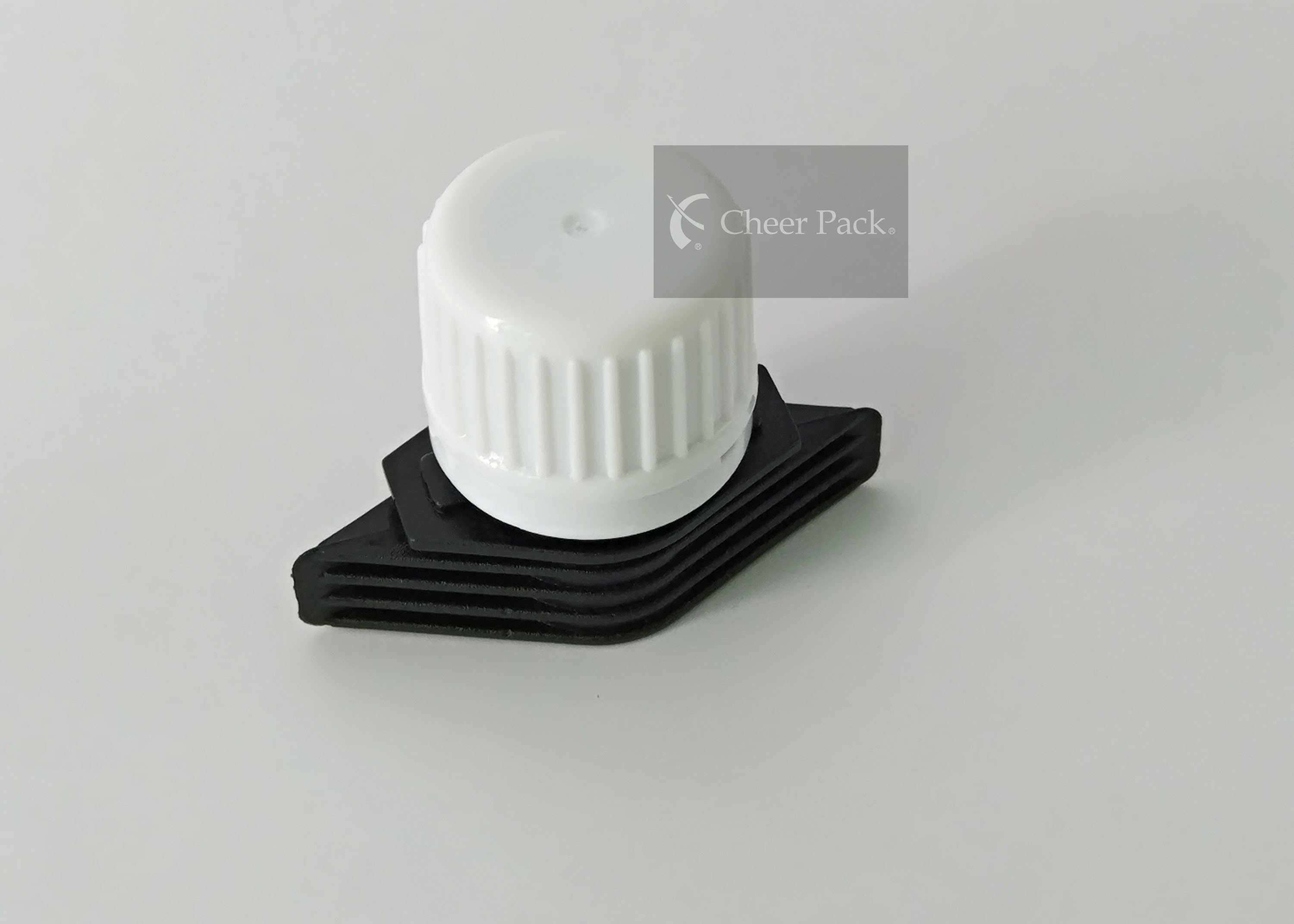 Black Color Screw On Pour Spouts 1.6cm Inner Dia For Liquid Soap Doypack