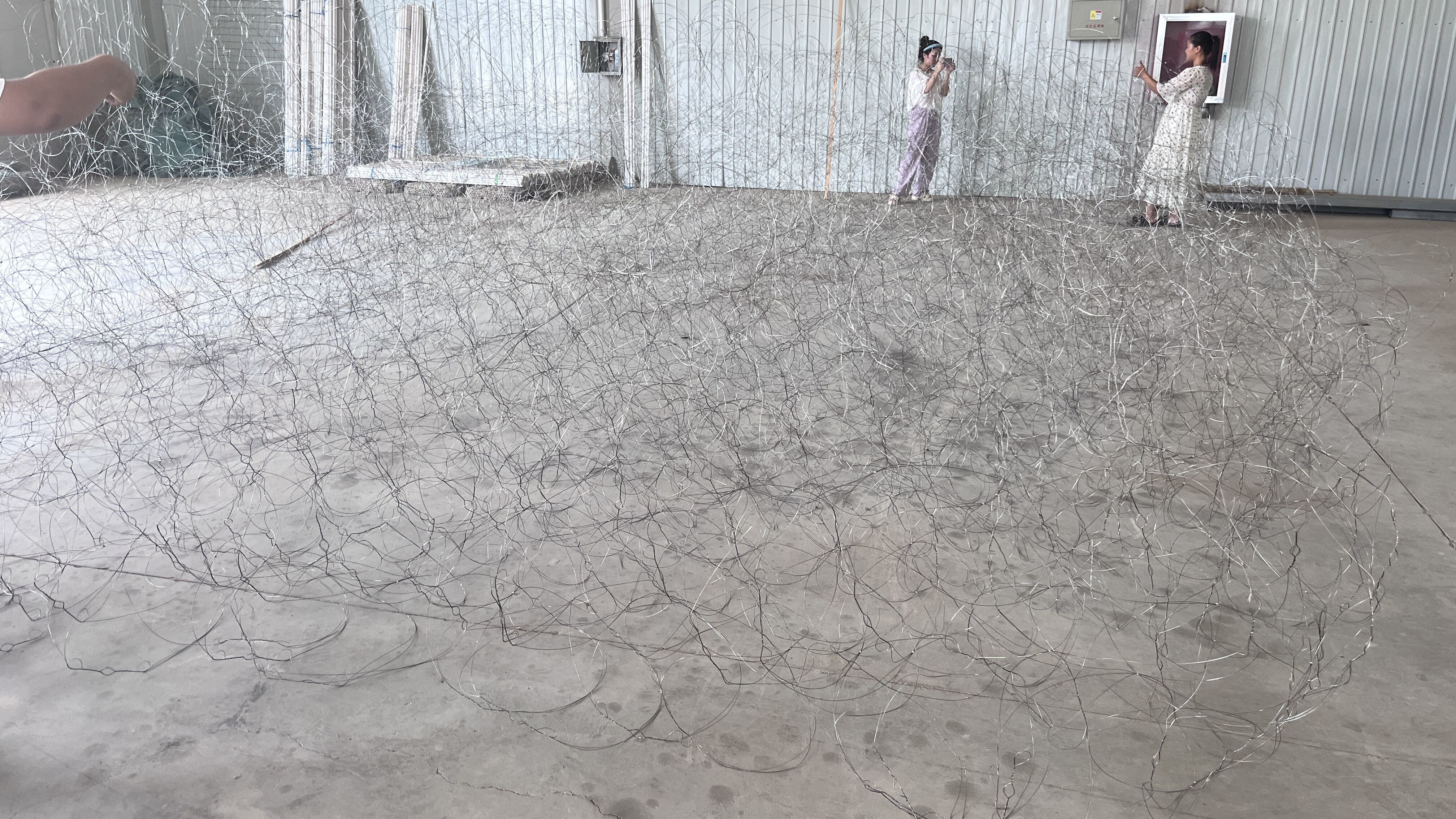 Inconspicuous Obstacle Fence Security Barrier MZP Tangle 10x5x1.4 Wire Mesh Barrier Anti Tank Wire In A Garland Woven Into Rings For Ukraine