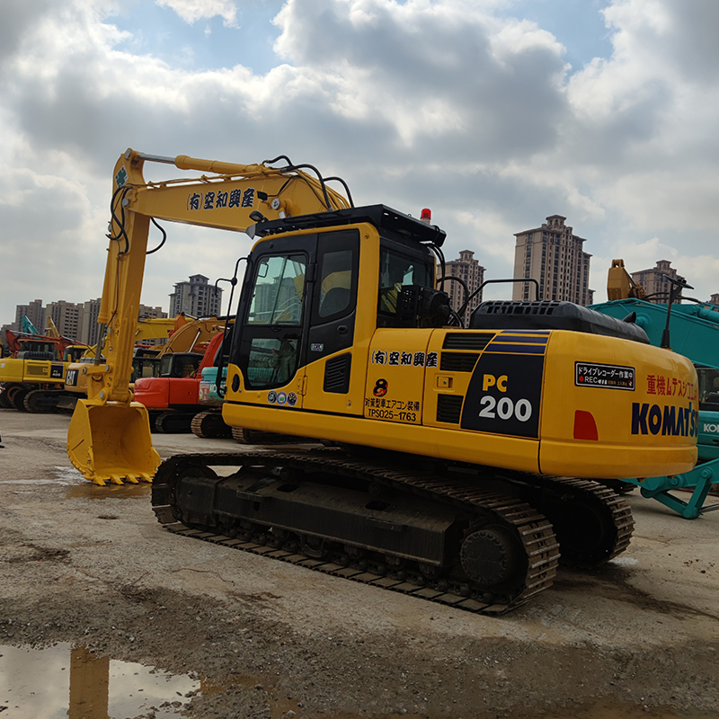 20 Ton Operating Weight Komatsu PC200 Excavator with Original Color Second Hand
