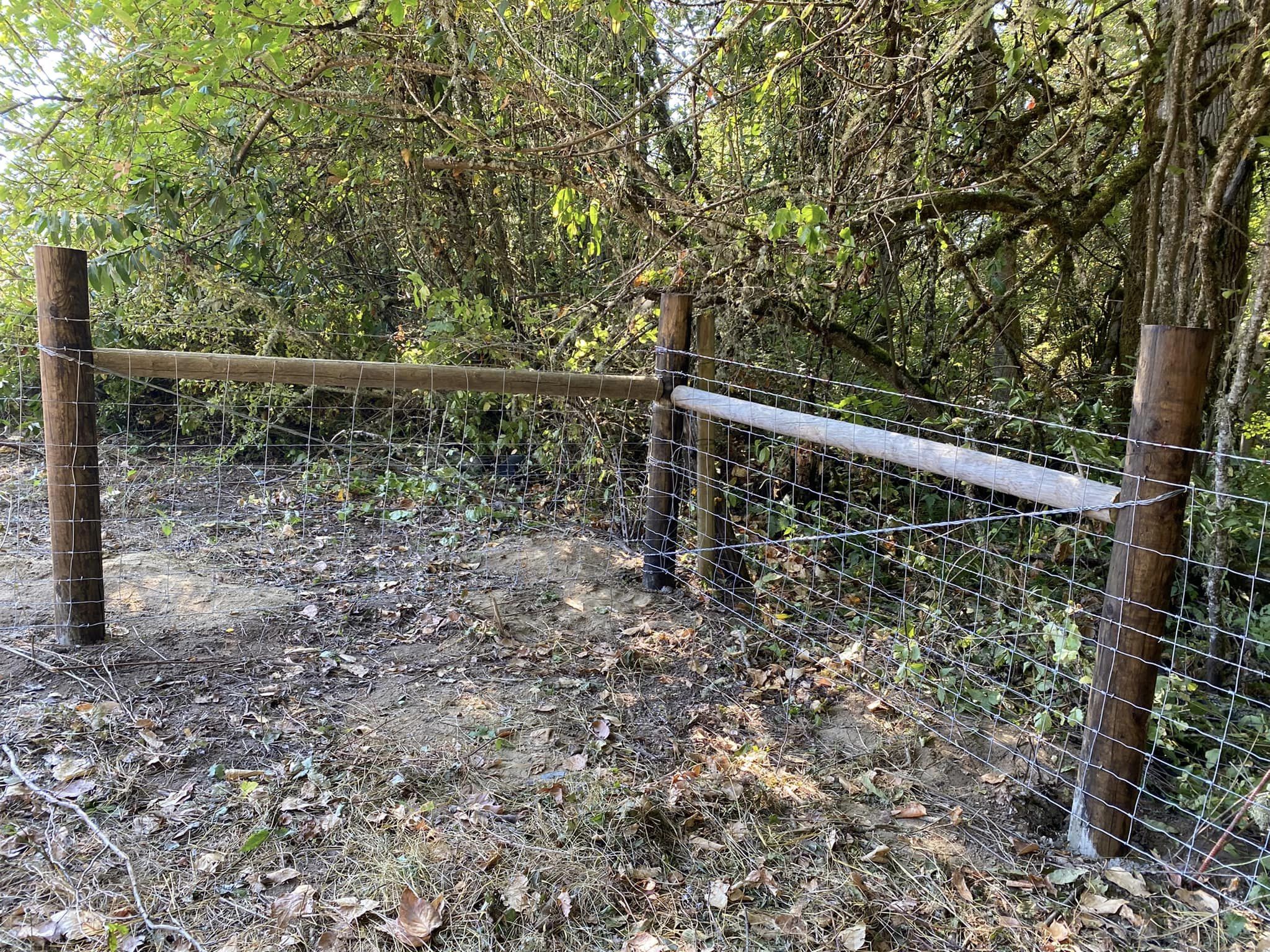 Inexpensive Farm Fences Fences of Various Heights Goat Farming Grassland Cheap Field Fences