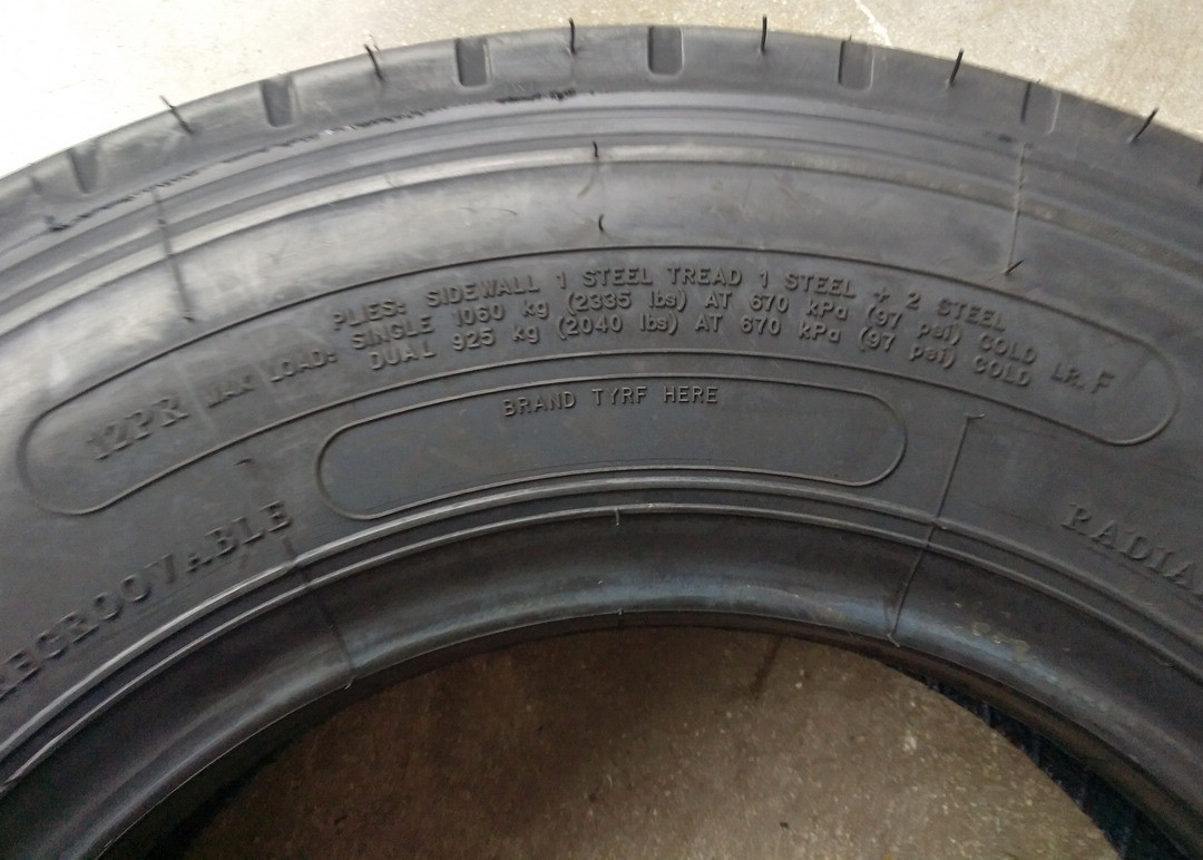 Rib Type Tread Light Truck Tires 6.50R16LT With Radial Ply Construction